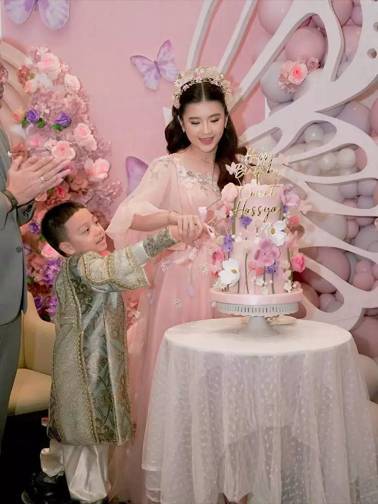 Potret kebersamaan Air Rumi dan Hassya Ramadhani © 2025 brilio.net Potret kebersamaan Air Rumi dan Hassya Ramadhani © 2025 brilio.net