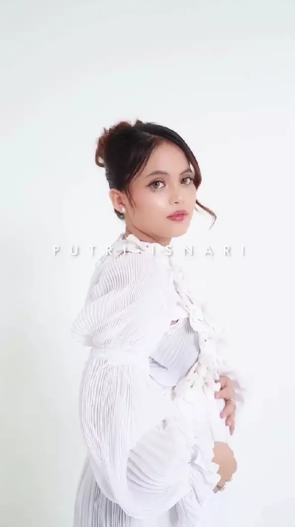 maternity Putri Isnari hamil anak pertama © Instagram