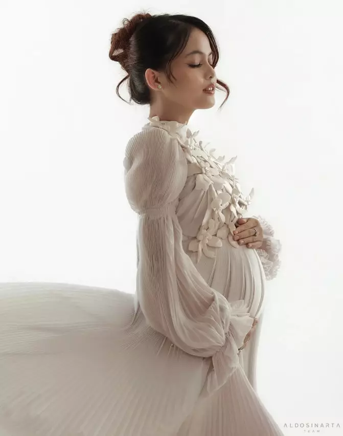 maternity Putri Isnari hamil anak pertama © Instagram