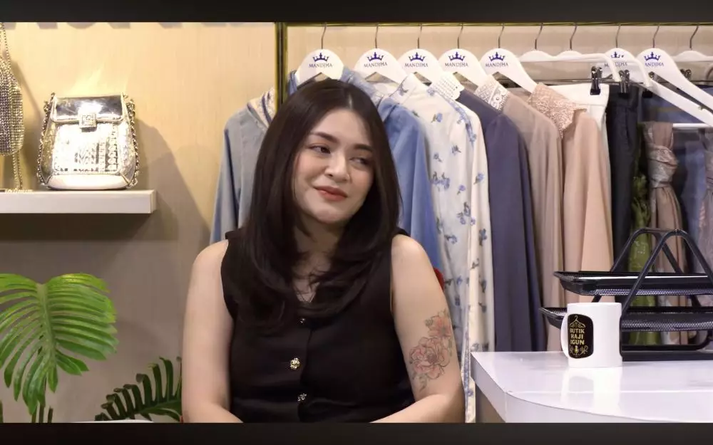 Nathalie Holscher bantah isu pindah agama © 2025 brilio.net Nathalie Holscher bantah isu pindah agama © 2025 brilio.net