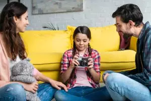 100 Kata-kata mutiara keluarga kecil yang penuh cinta 2025, bisa bikin rumah terasa lebih hangat