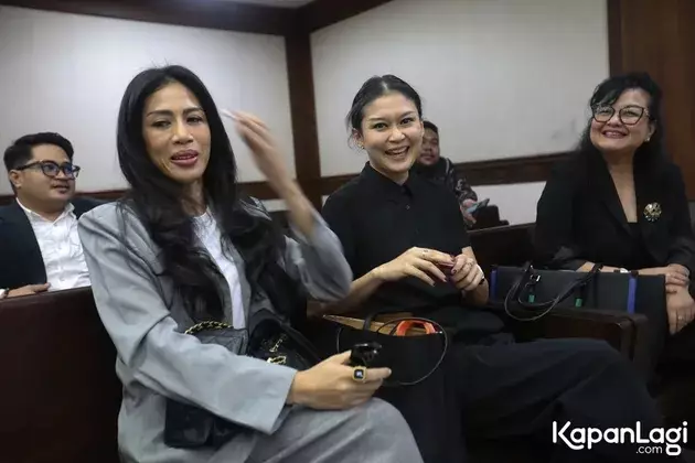 Marissa Anita pakai busana hitam di sidang cerai © 2025 brilio.net Marissa Anita pakai busana hitam di sidang cerai © 2025 brilio.net