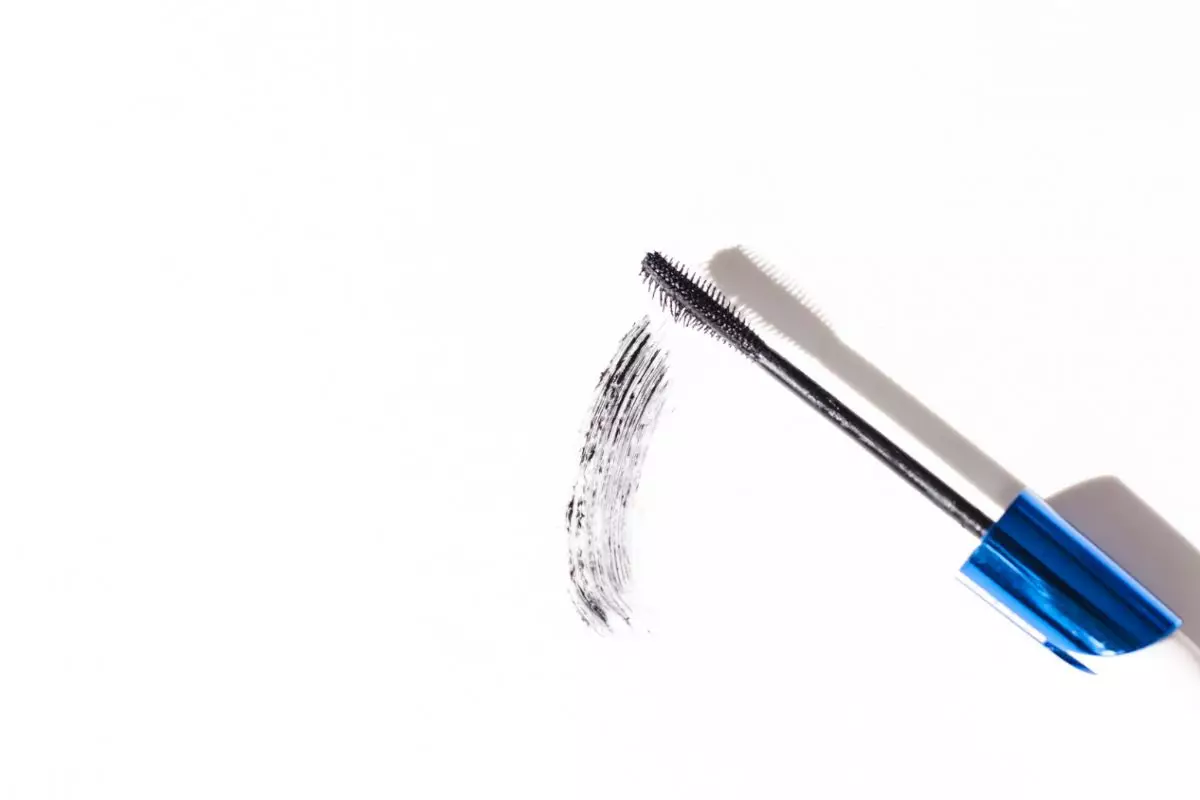 Eyeliner dan maskara kering? Ini 5 trik gampang bikin cair lagi tanpa harus beli yang baru