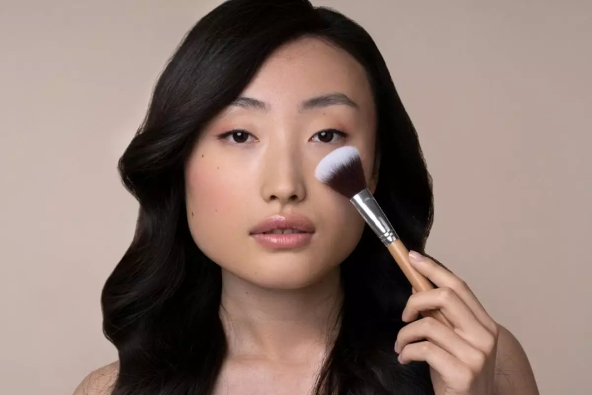 Rahasia kontur hidung pesek biar auto mancung, cuma pakai teknik makeup simpel tanpa filler