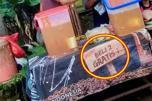 Pakai teknik ‘S3 Marketing', 11 spanduk dagang super kocak ini bikin pembeli auto salah fokus