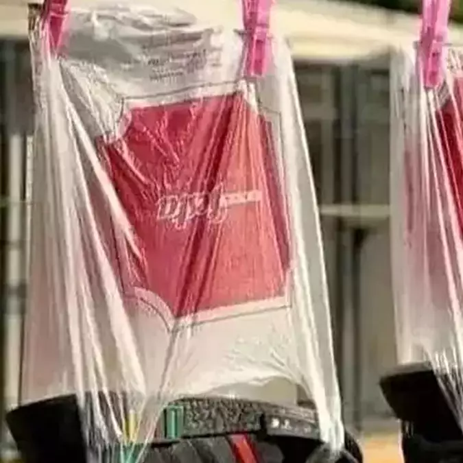 Bukan cuma baju tapi juga benda sehari-hari, 11 aksi kocak orang jemur barang aneh ini bikin ngakak