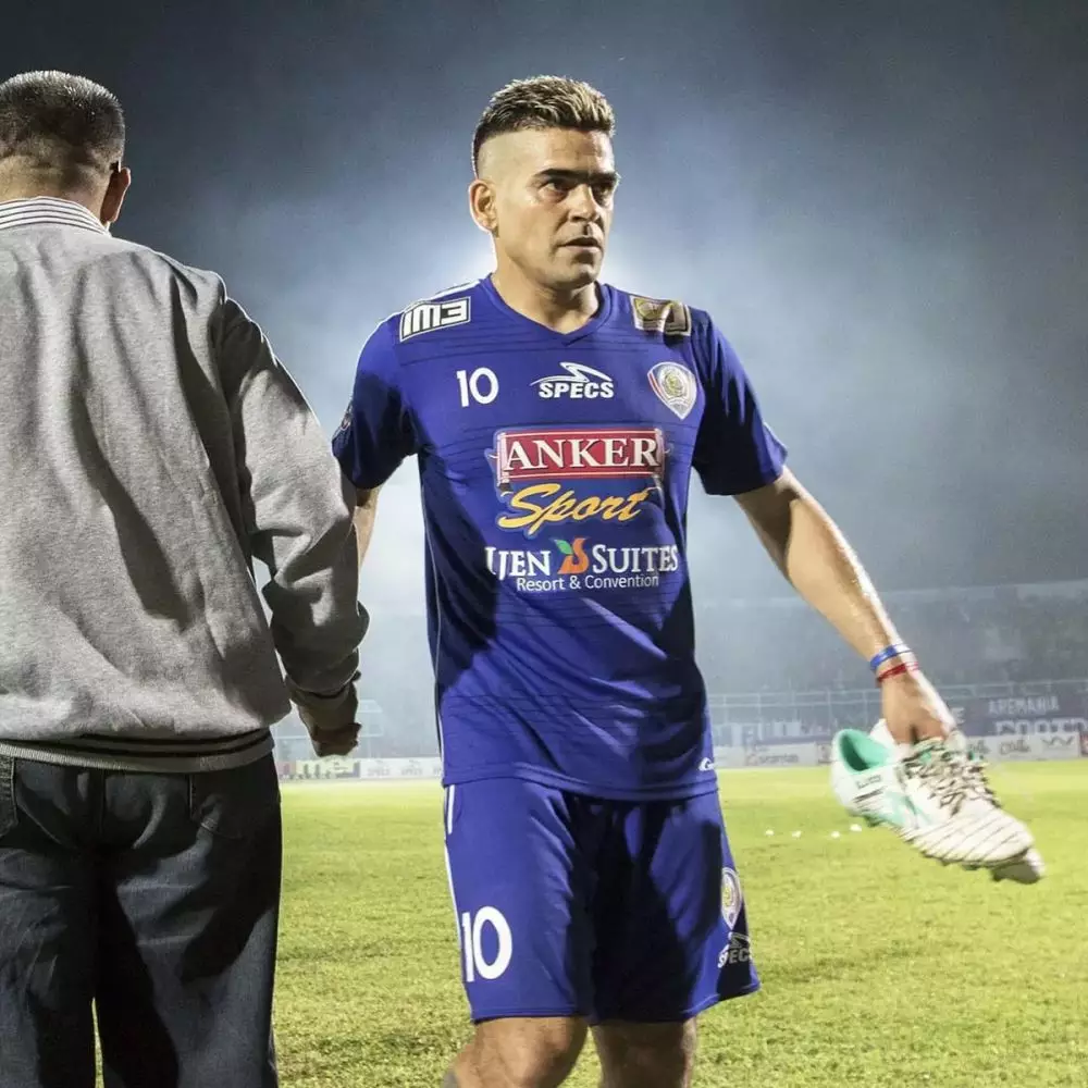 Cristian Gonzales diperlakukan tak layak © Instagram Cristian Gonzales diperlakukan tak layak © Instagram