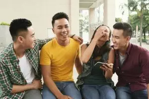 100 Kata-kata bijak tentang pertemanan yang tulus, biar persahabatanmu selalu nyaman dan hangat