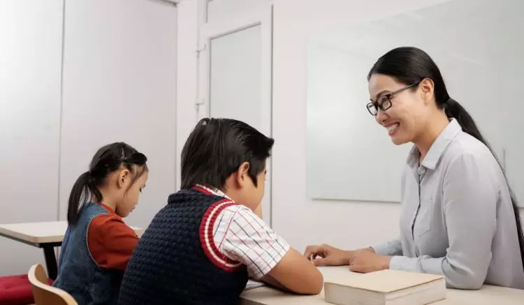 100 Kata-kata bijak guru untuk murid penuh motivasi terbaru, simpel tapi bikin tambah semangat belajar
