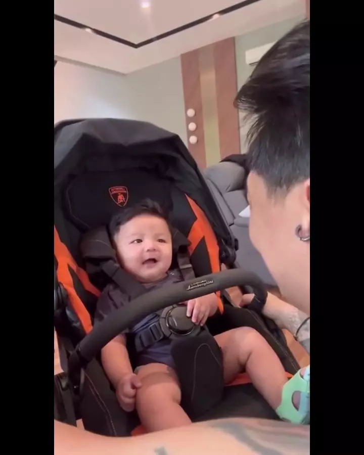 DJ Bravy bertemu Erika Carlina usai putus © 2025 Instagram DJ Bravy bertemu Erika Carlina usai putus © 2025 Instagram