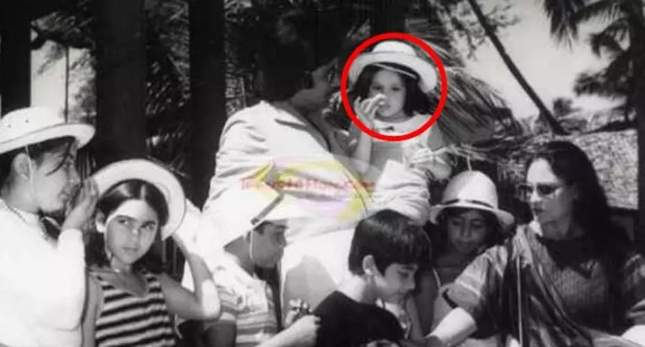 bocah digendong amitabh bachchan © berbagai sumber