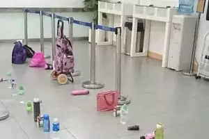 11 Potret kocak saat antre ini bikin geleng kepala, lucunya nggak masuk akal tapi nyata banget