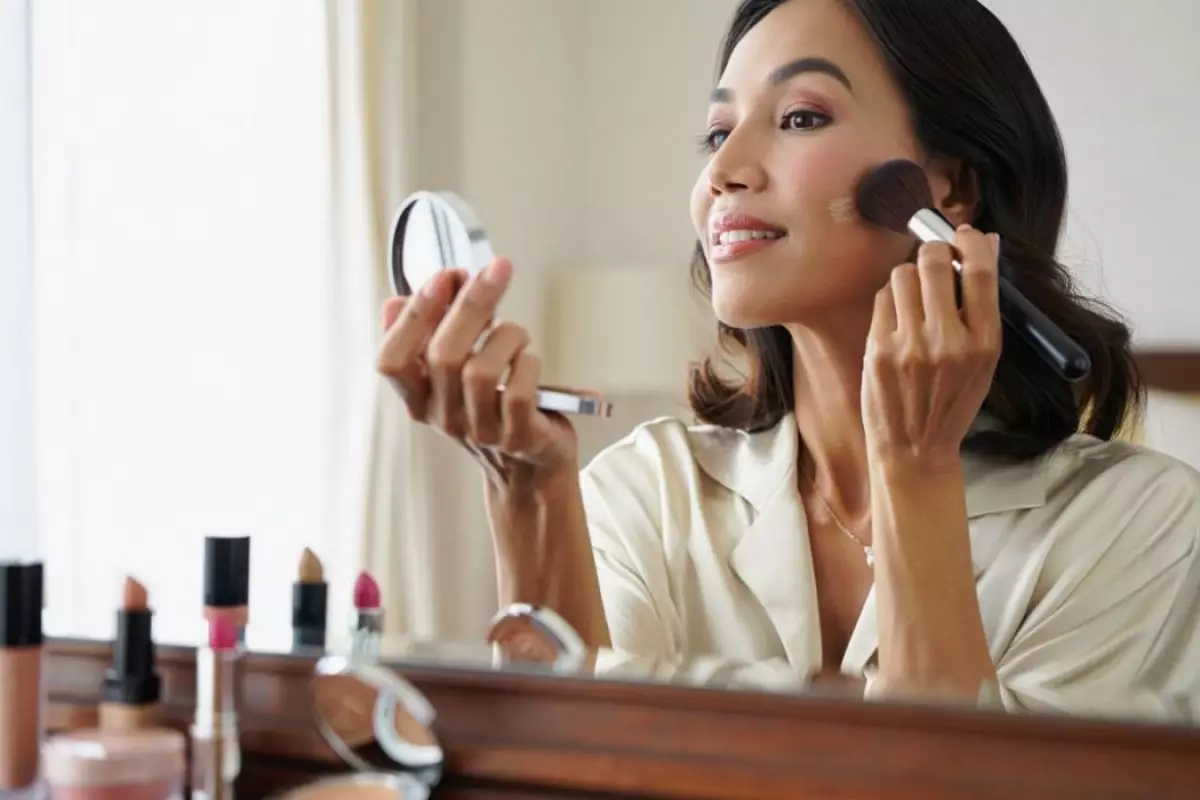 8 Rekomendasi makeup high-end untuk usia 40 tahunan, harga di bawah Rp100 ribu