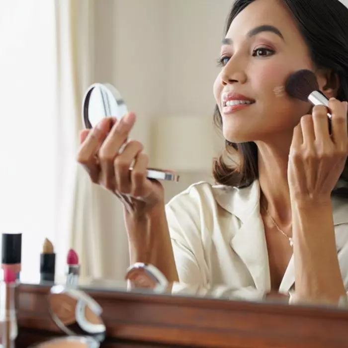 8 Rekomendasi makeup high-end untuk usia 40 tahunan, harga di bawah Rp100 ribu