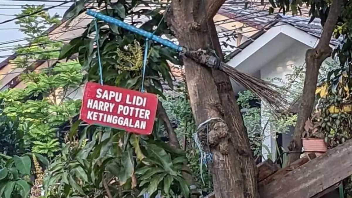 11 Tulisan nyeleneh di pohon ini bikin ngakak, niatnya serius tapi malah bikin nyengir sepanjang hari