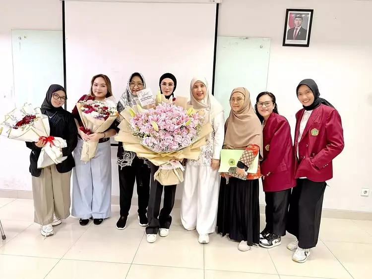 Mulan Jameela seminar thesis untuk S-2 © 2025 Instagram