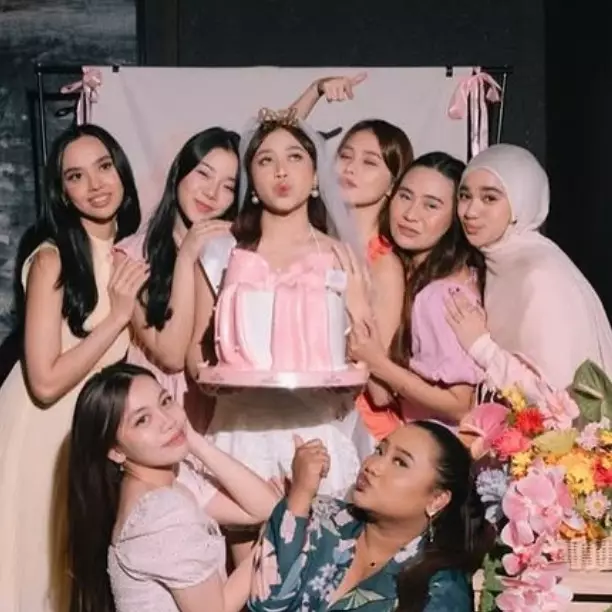 Segera menikah dengan Jonathan Alden, ini 9 potret bridal shower Brisia Jodie