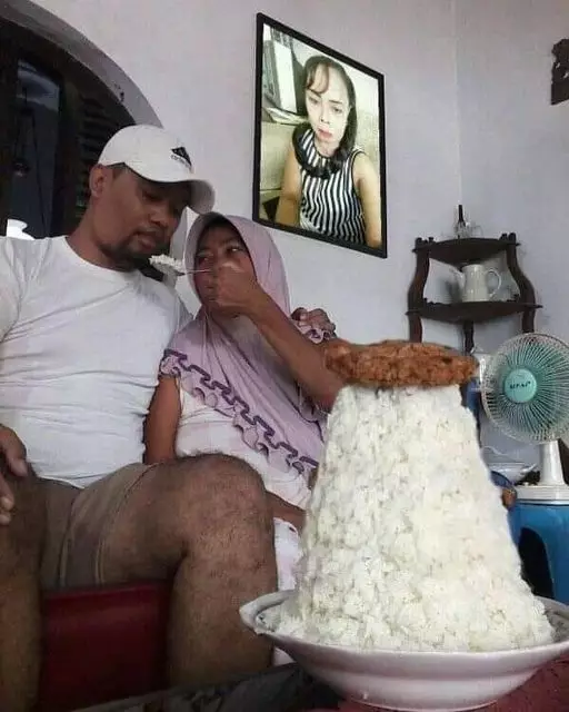 aksi kocak cewek makan © berbagai sumber