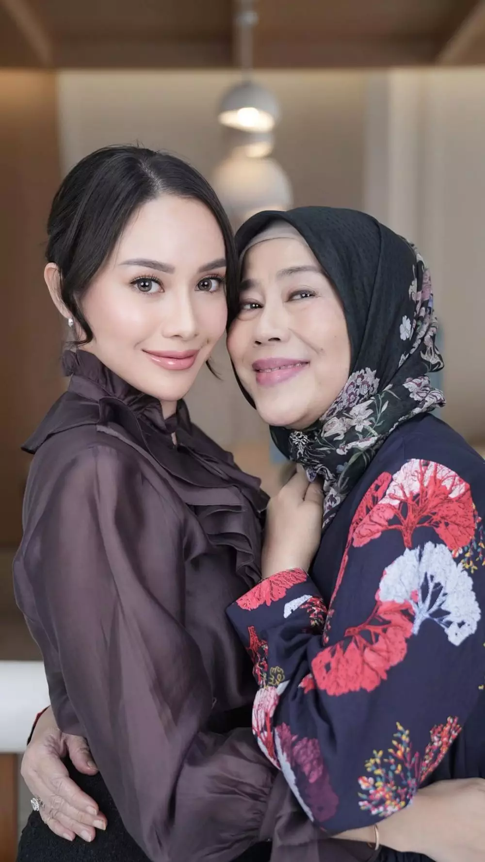 Dewi Yull tegas soal perlakuan suami harus mulia kepada istri © 2025 brilio.net