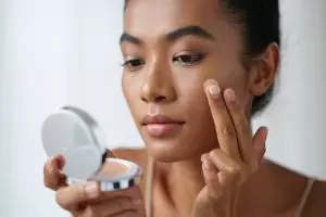 Glow natural tanpa perih, ini 5 rekomendasi cushion low chemical untuk kulit sensitif