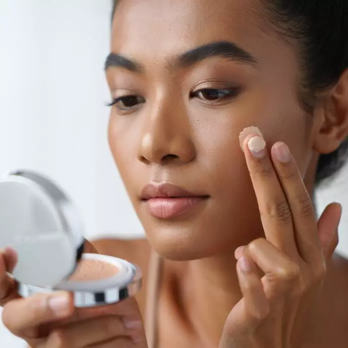 Glow natural tanpa perih, ini 5 rekomendasi cushion low chemical untuk kulit sensitif