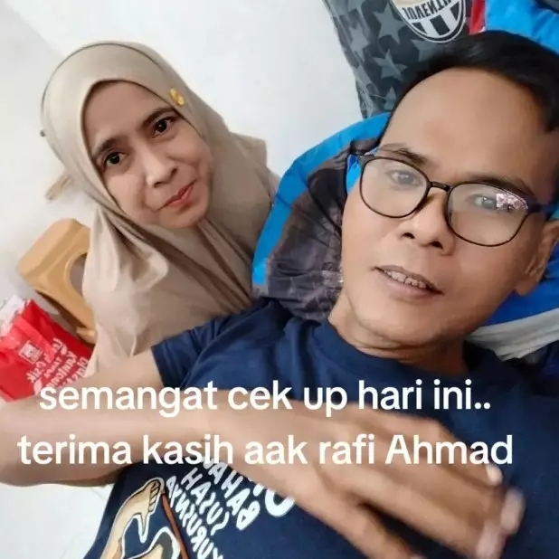Segera rujuk dan menikah lagi, ini 7 potret Fahmi Bo dan eks istri yang disebut merawatnya saat sakit