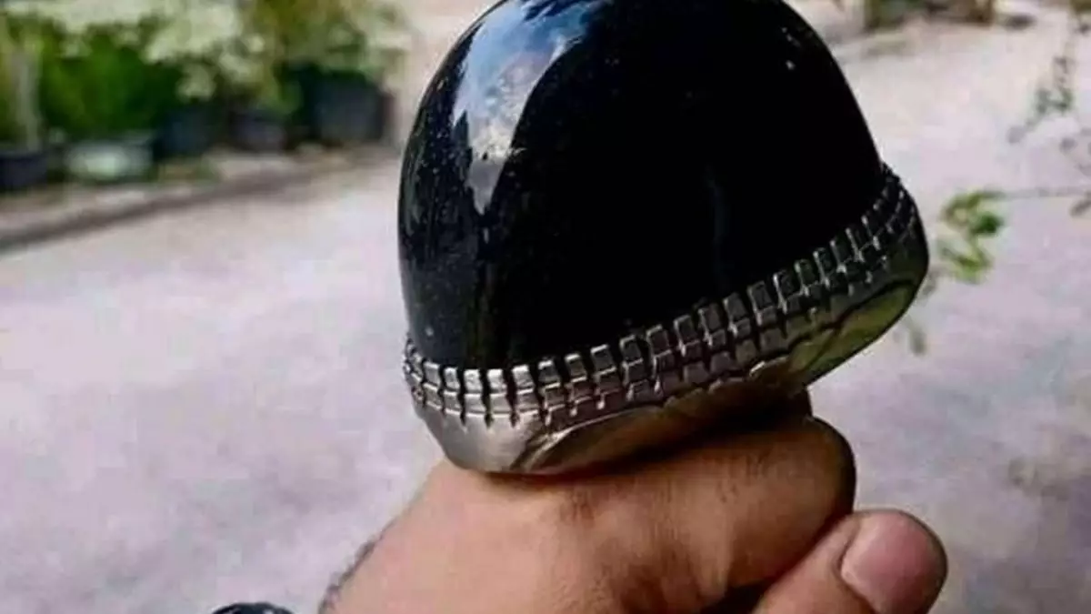 11 Aksesori nyeleneh yang bikin geleng kepala, niat tampil stylish malah jadi sorotan gara-gara unik