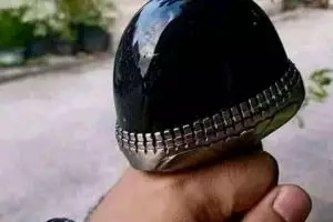 11 Aksesori nyeleneh yang bikin geleng kepala, niat tampil stylish malah jadi sorotan gara-gara unik