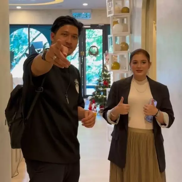 Tetap jaga komunikasi meski sudah cerai, ini momen Aditya Zoni bertemu dengan Yasmine Ow