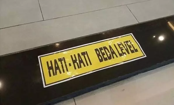 tulisan nyeleneh hati hati di jalan © berbagai sumber tulisan nyeleneh hati hati di jalan © berbagai sumber