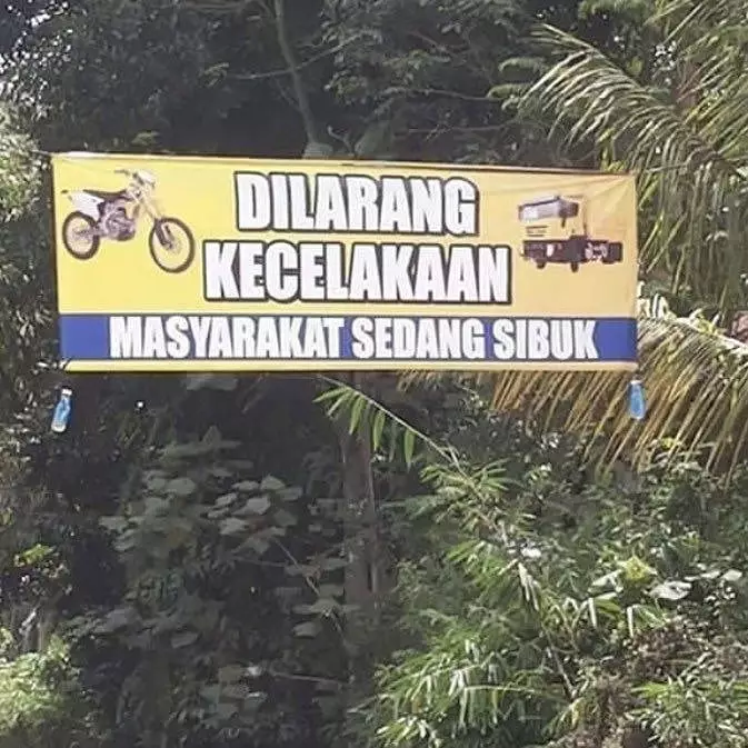 tulisan nyeleneh hati hati di jalan © berbagai sumber tulisan nyeleneh hati hati di jalan © berbagai sumber