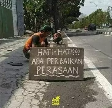 tulisan nyeleneh hati hati di jalan © berbagai sumber tulisan nyeleneh hati hati di jalan © berbagai sumber