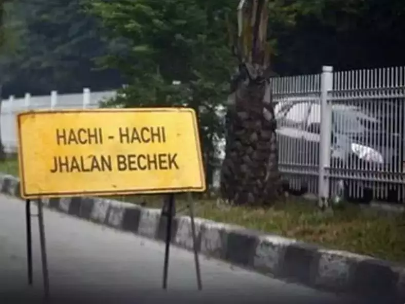 tulisan nyeleneh hati hati di jalan © berbagai sumber tulisan nyeleneh hati hati di jalan © berbagai sumber