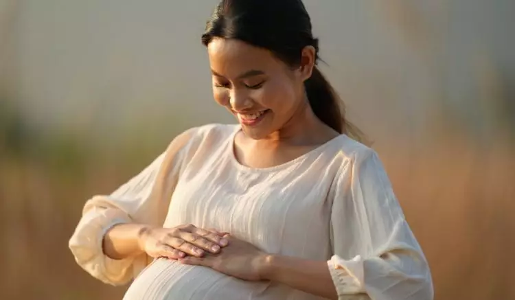 100 Kata-kata mutiara ibu hamil untuk janin, penguat bonding dengan janin di kandungan