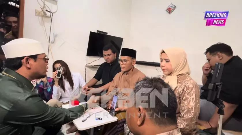 Fahmi Bo resmi nikah lagi dengan eks istri © berbagai sumber Fahmi Bo resmi nikah lagi dengan eks istri © berbagai sumber