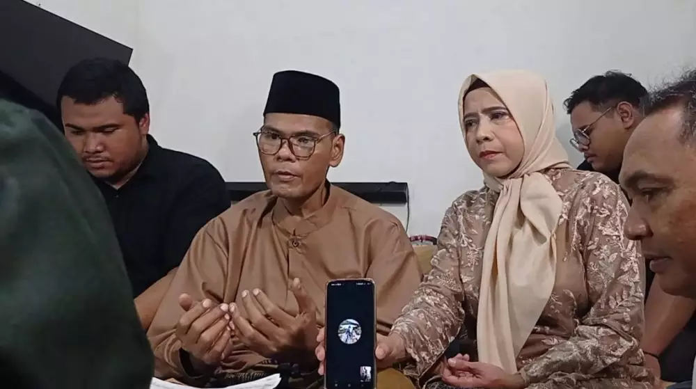 Fahmi Bo resmi nikah lagi dengan eks istri © berbagai sumber Fahmi Bo resmi nikah lagi dengan eks istri © berbagai sumber