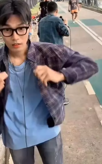 pria punya wajah disebut 'kembaran' Na Daehoon © berbagai sumber