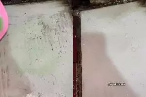 Jangan biarkan kerak kamar mandi menghitam dan berjamur! Segera bersihkan pakai 2 bahan dapur ini