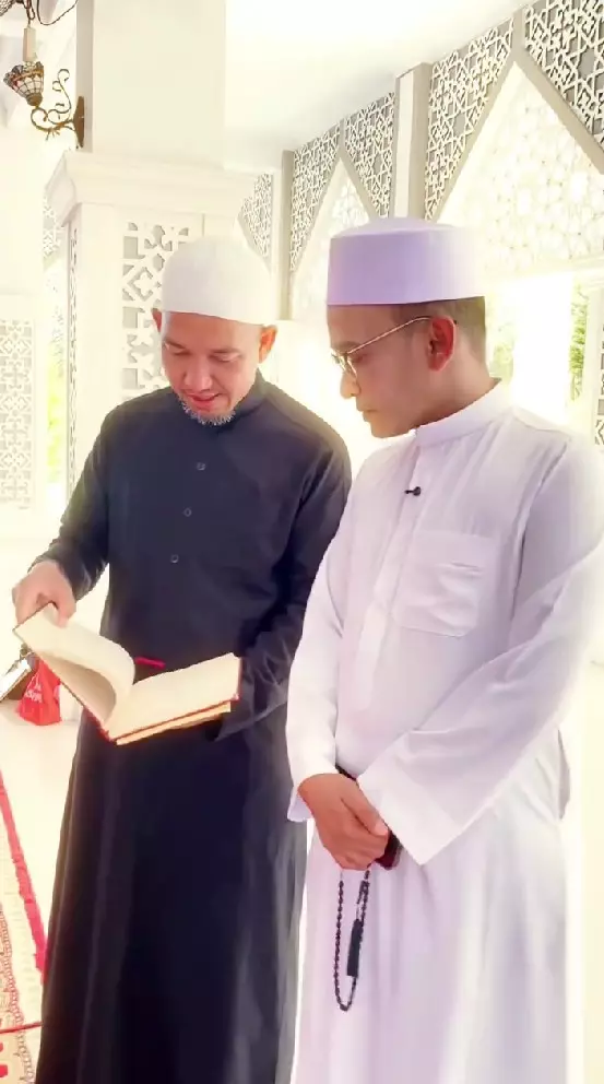 Ruben Onsu belajar di pesantren © Instagram