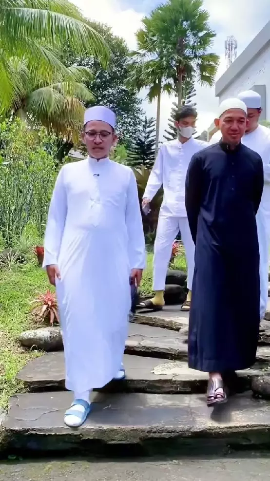 Ruben Onsu belajar di pesantren © Instagram