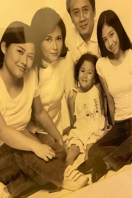 Potret lawas penyanyi bareng keluarga © berbagai sumber Potret lawas penyanyi bareng keluarga © berbagai sumber