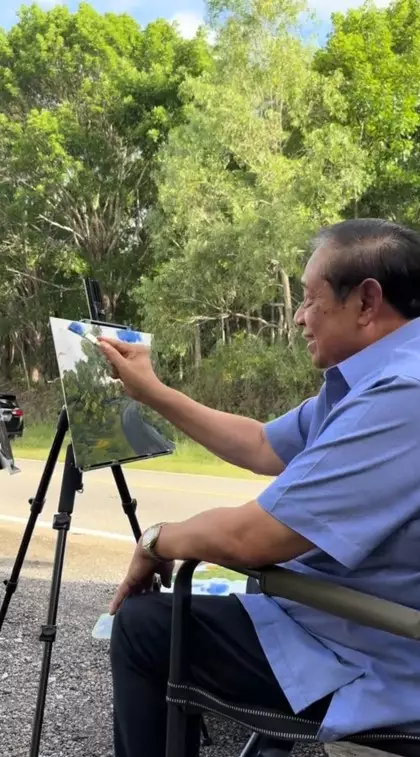 SBY spontan lukis pemandangan desa Wonogiri © TikTok
