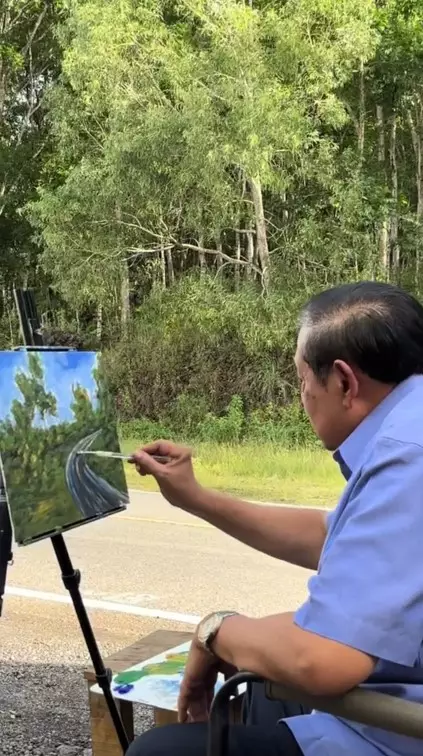 SBY spontan lukis pemandangan desa Wonogiri © TikTok