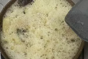 Minyak berbusa sampai meluap, benarkah sutil silikon biang keroknya? Cek juga trik mengatasinya