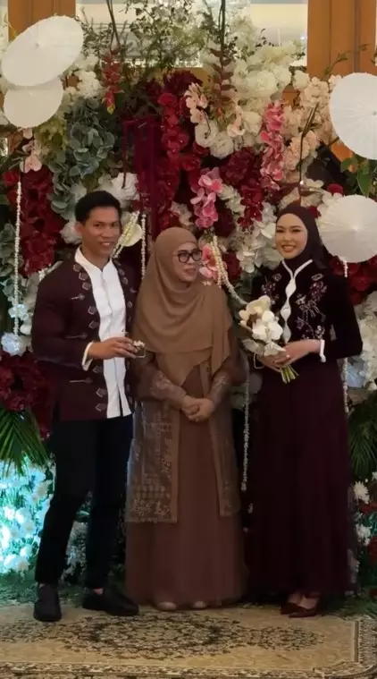 Dara Arafah dilamar Rehan Mubarak © berbagai sumber Dara Arafah dilamar Rehan Mubarak © berbagai sumber