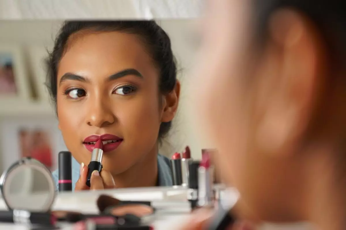 6 Rekomendasi lipstik matte tahan lama harga di bawaha Rp100 ribu, warnanya bikin autiglowing