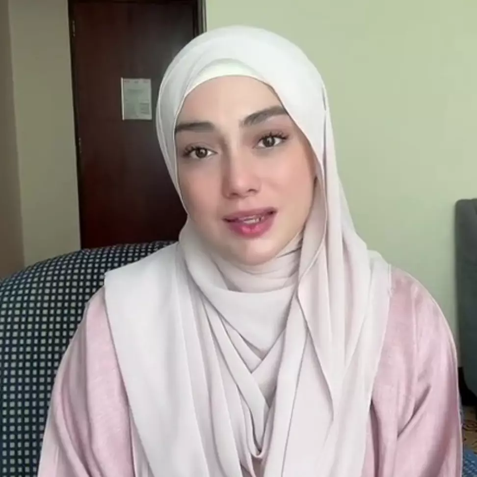 Hijrah Celine Evangelista makin mantap setelah buah hatinya beri komentar menyentuh