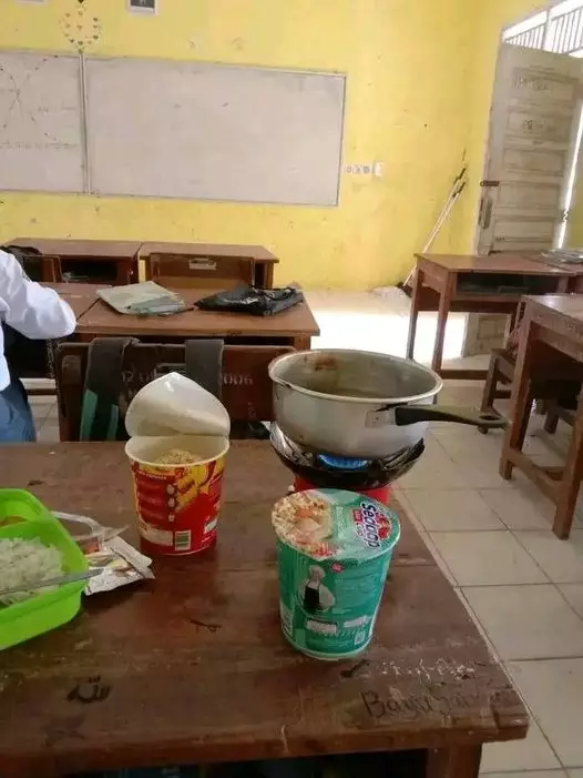 masak di kompor © berbagai sumber