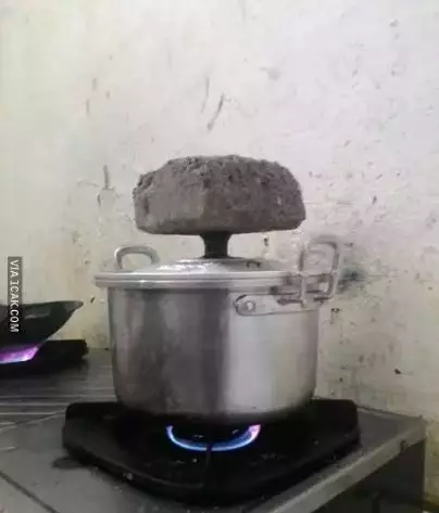 masak di kompor © berbagai sumber