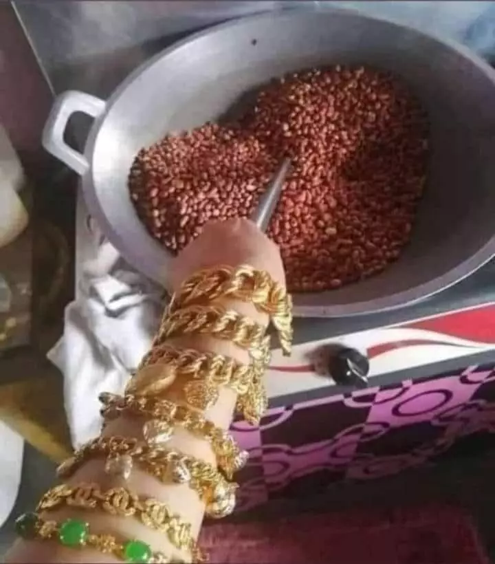 masak di kompor © berbagai sumber